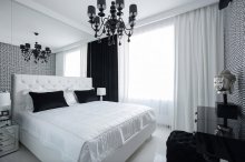 интерьер спальни в черно-белых цветах