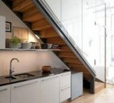 кухня студия с лестницой